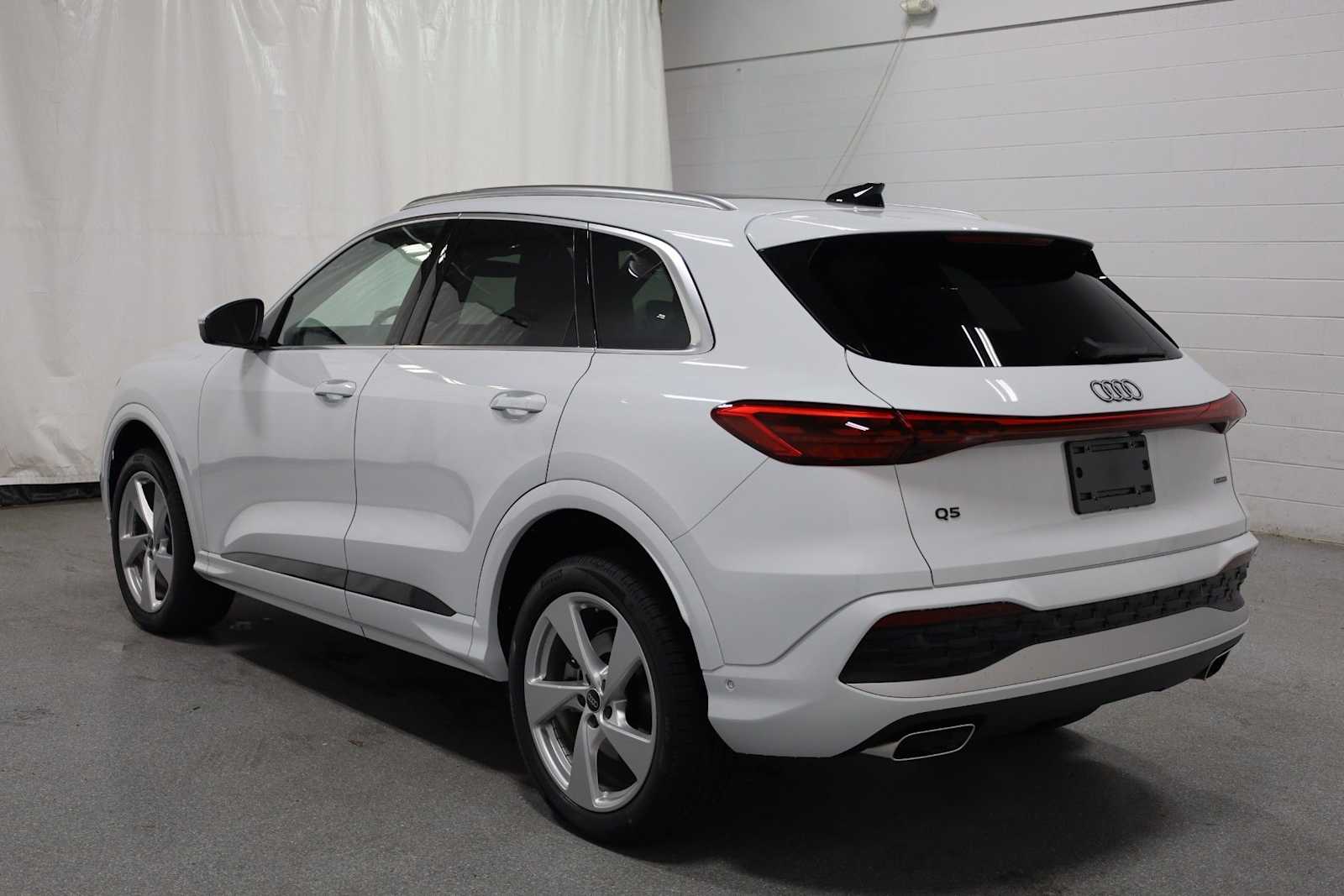 Thumbnail: 2025 Audi Q5 - 3