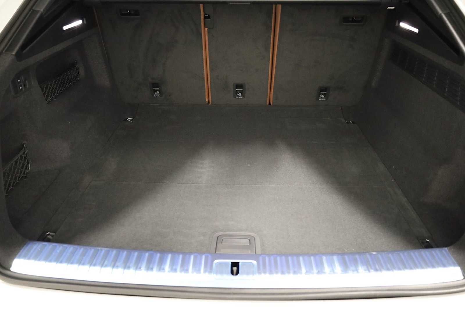 Thumbnail: 2026 Audi Q8 - 38