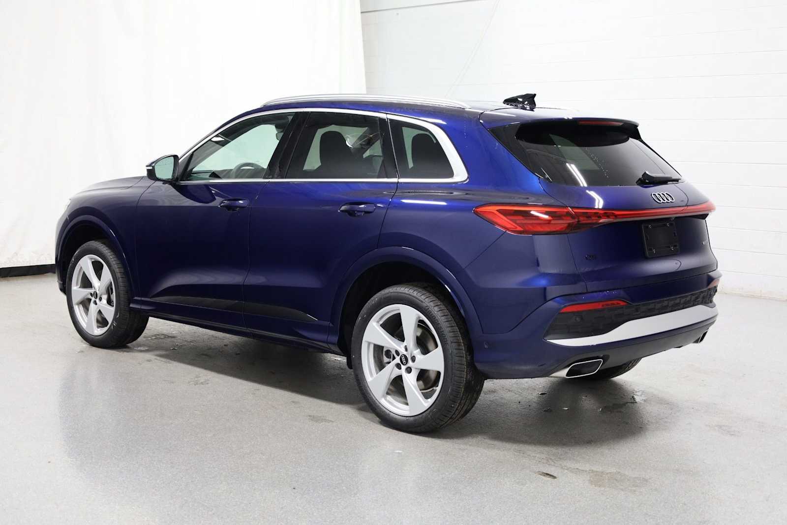 Thumbnail: 2025 Audi Q5 - 3