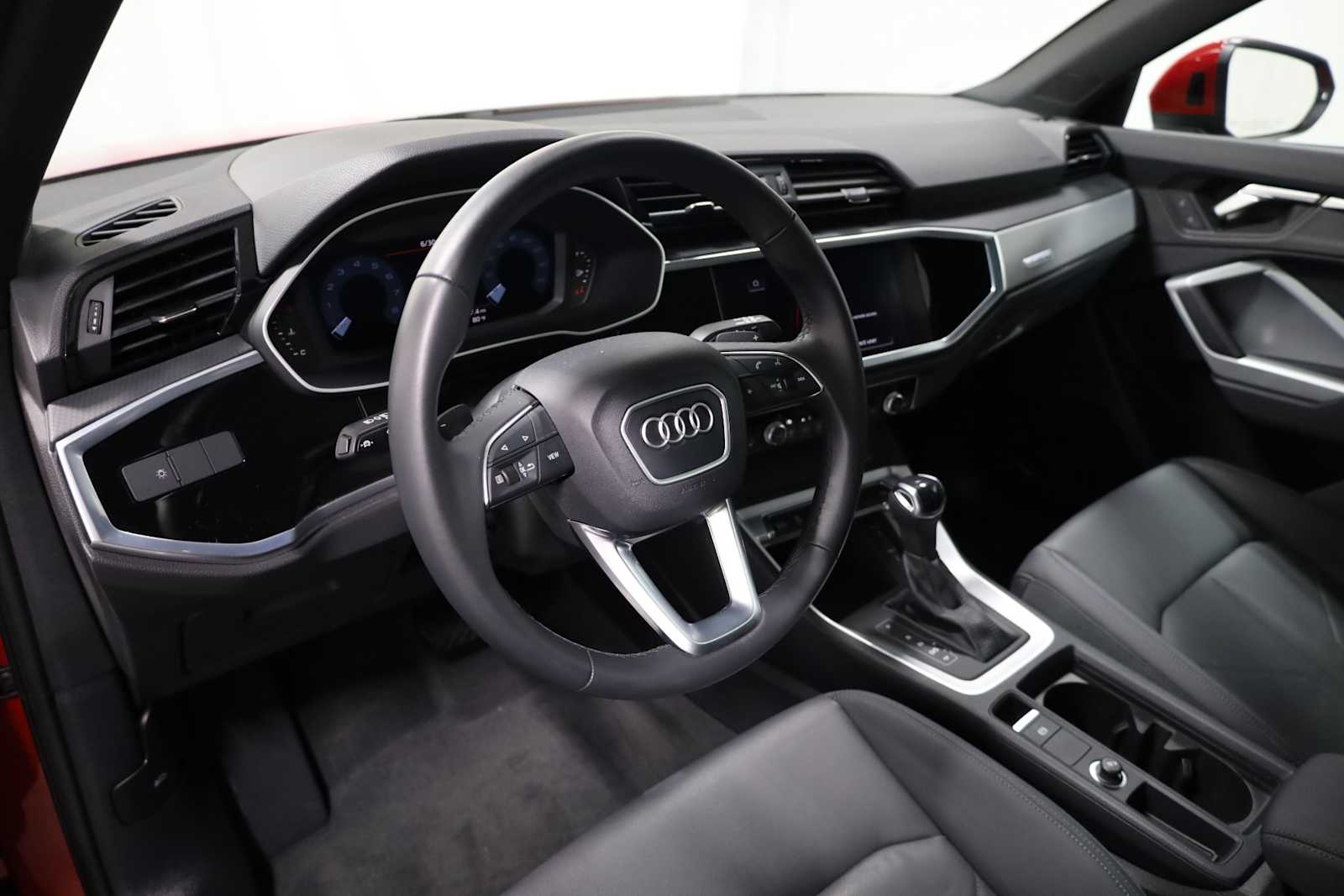 2022 Audi Q3 45 TFSI S line Premium photo 4