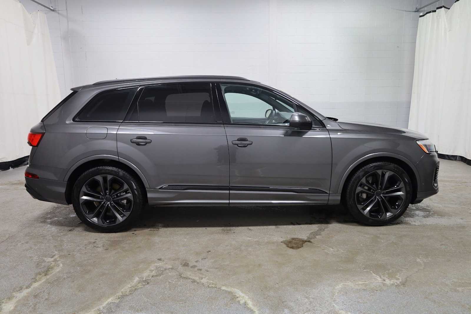 Thumbnail: 2026 Audi Q7 - 10