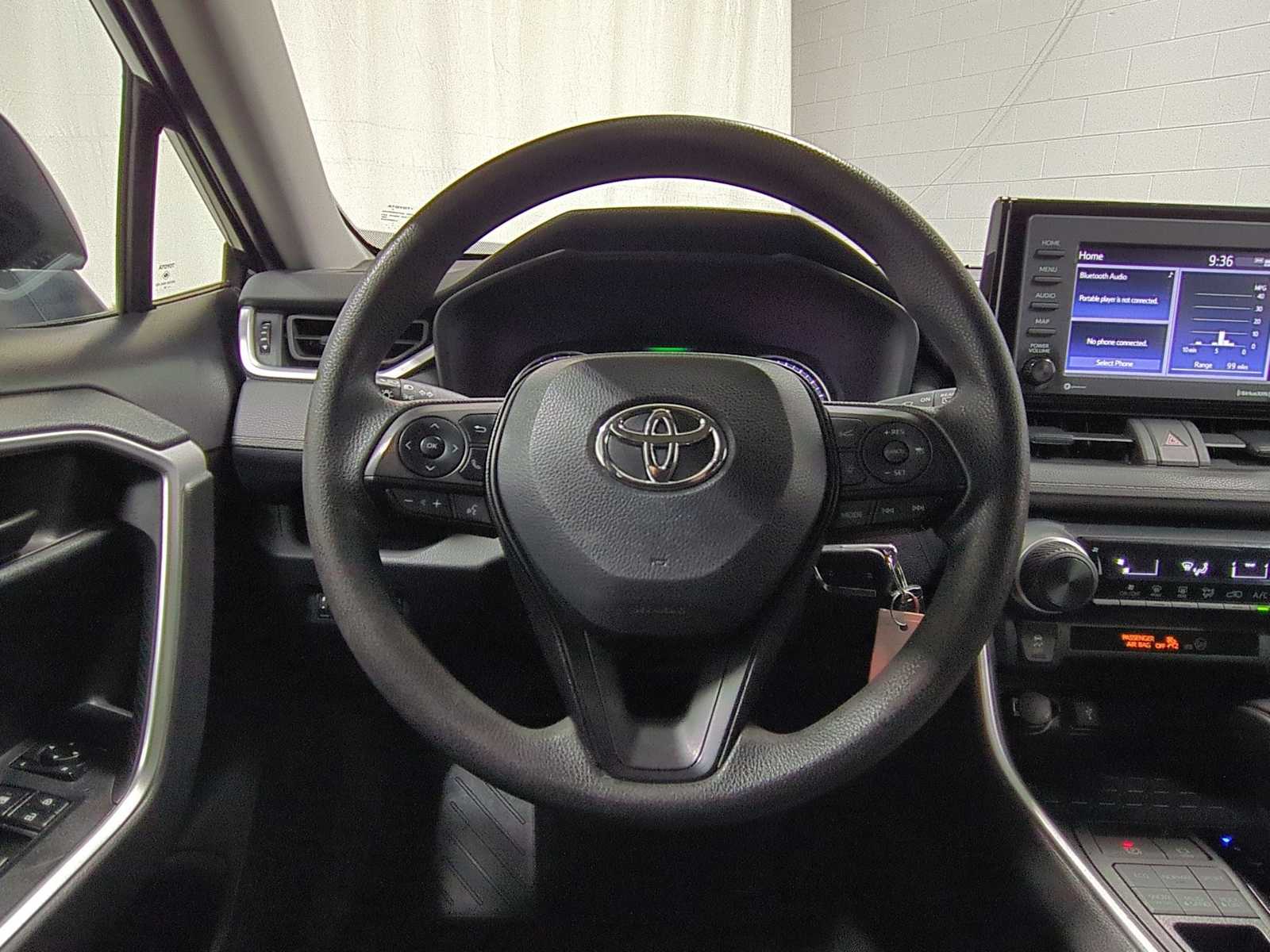 Thumbnail: 2022 Toyota RAV4 - 21