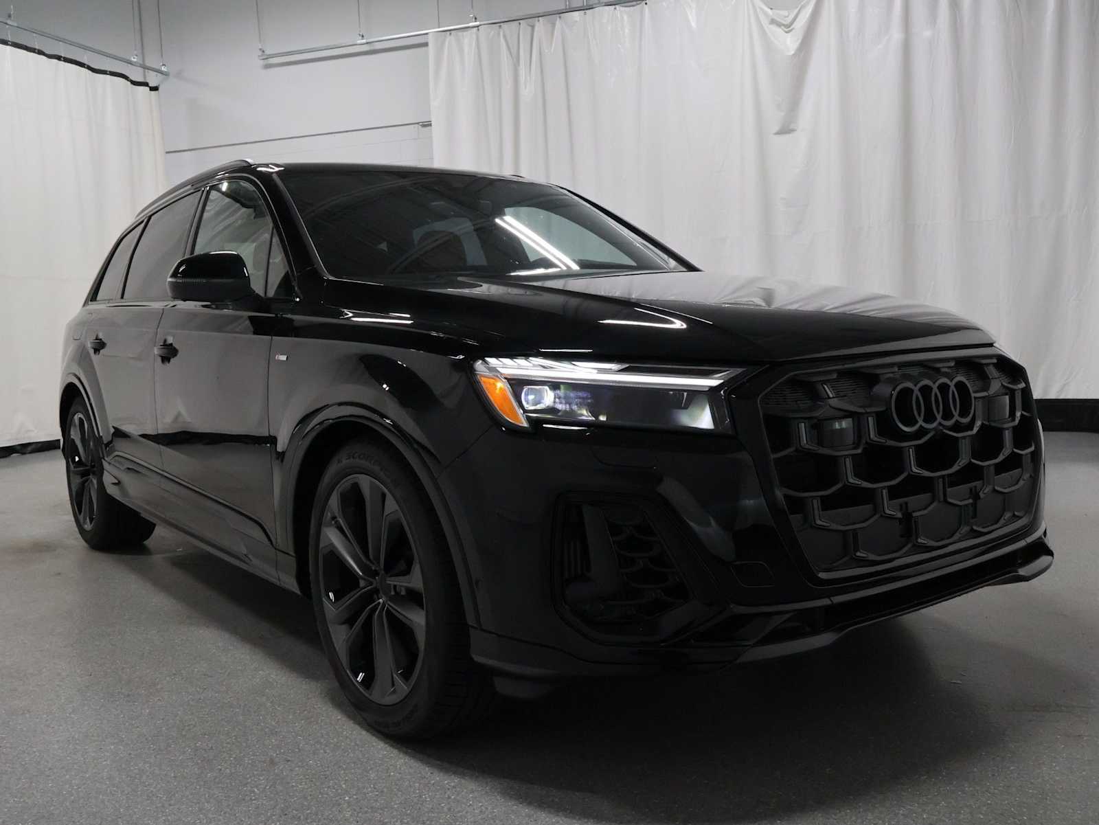 Thumbnail: 2026 Audi Q7 - 11