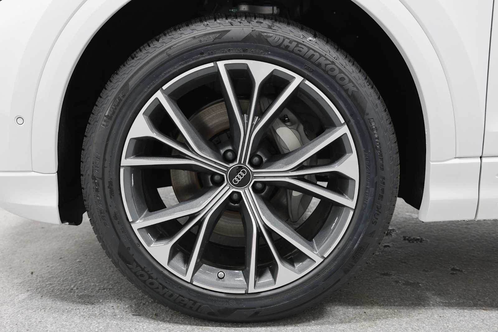 Thumbnail: 2025 Audi Q8 - 39