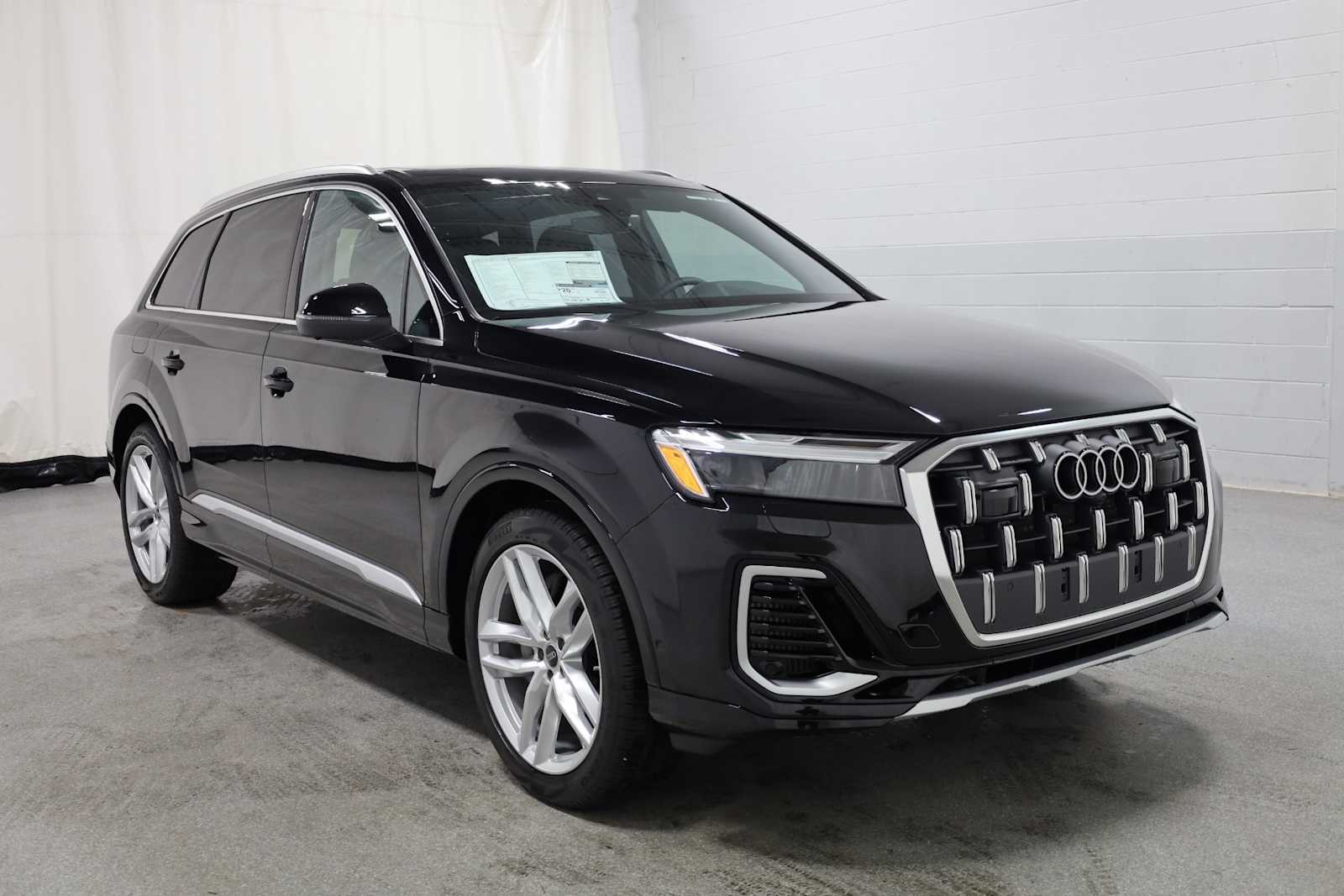 Thumbnail: 2025 Audi Q7 - 13