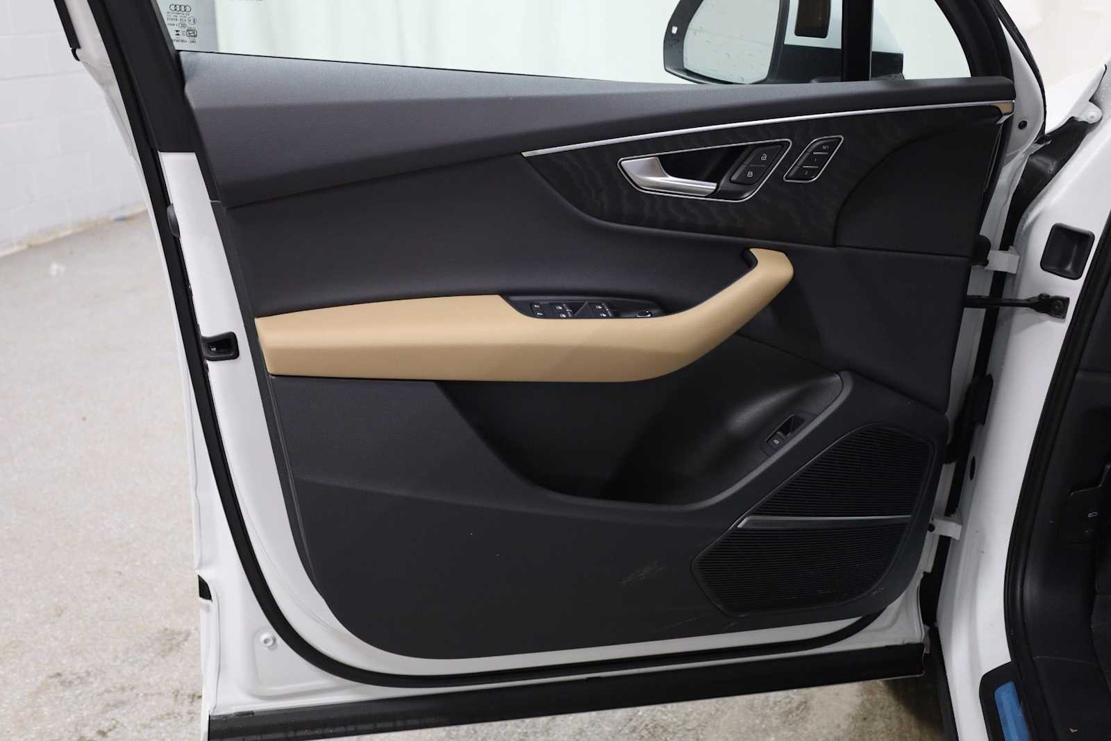 Thumbnail: 2026 Audi Q7 - 16