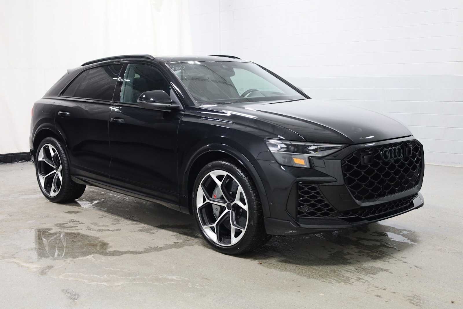 Thumbnail: 2026 Audi RS Q8 - 13