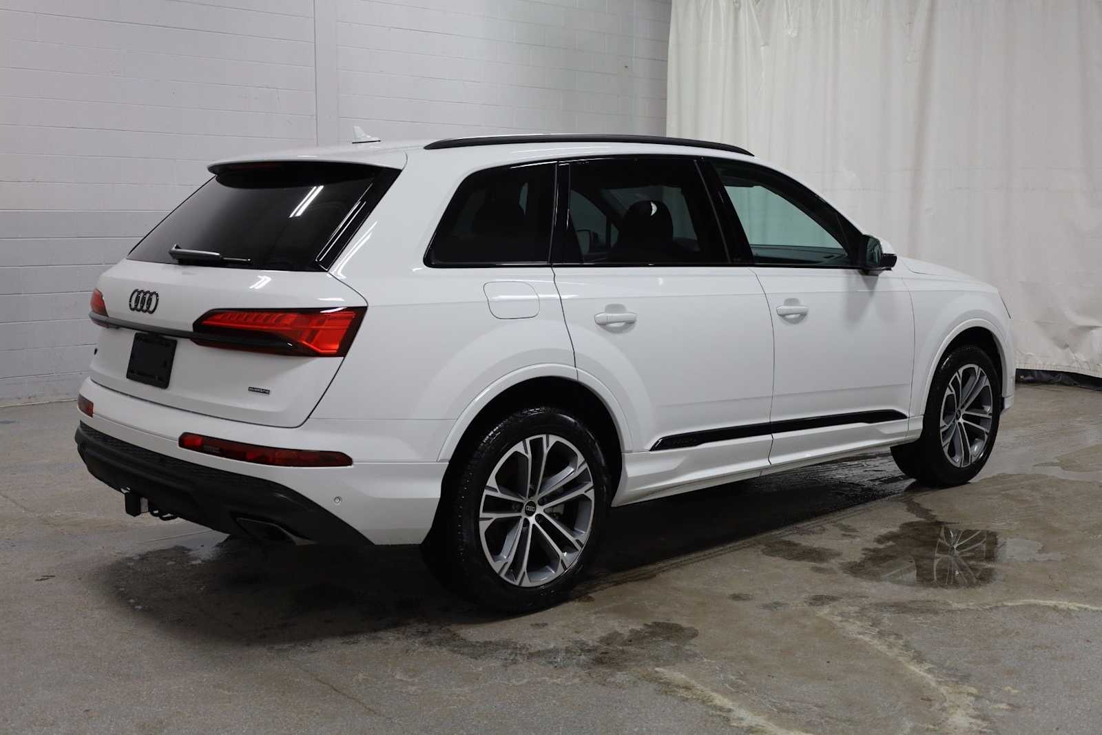 Thumbnail: 2026 Audi Q7 - 9