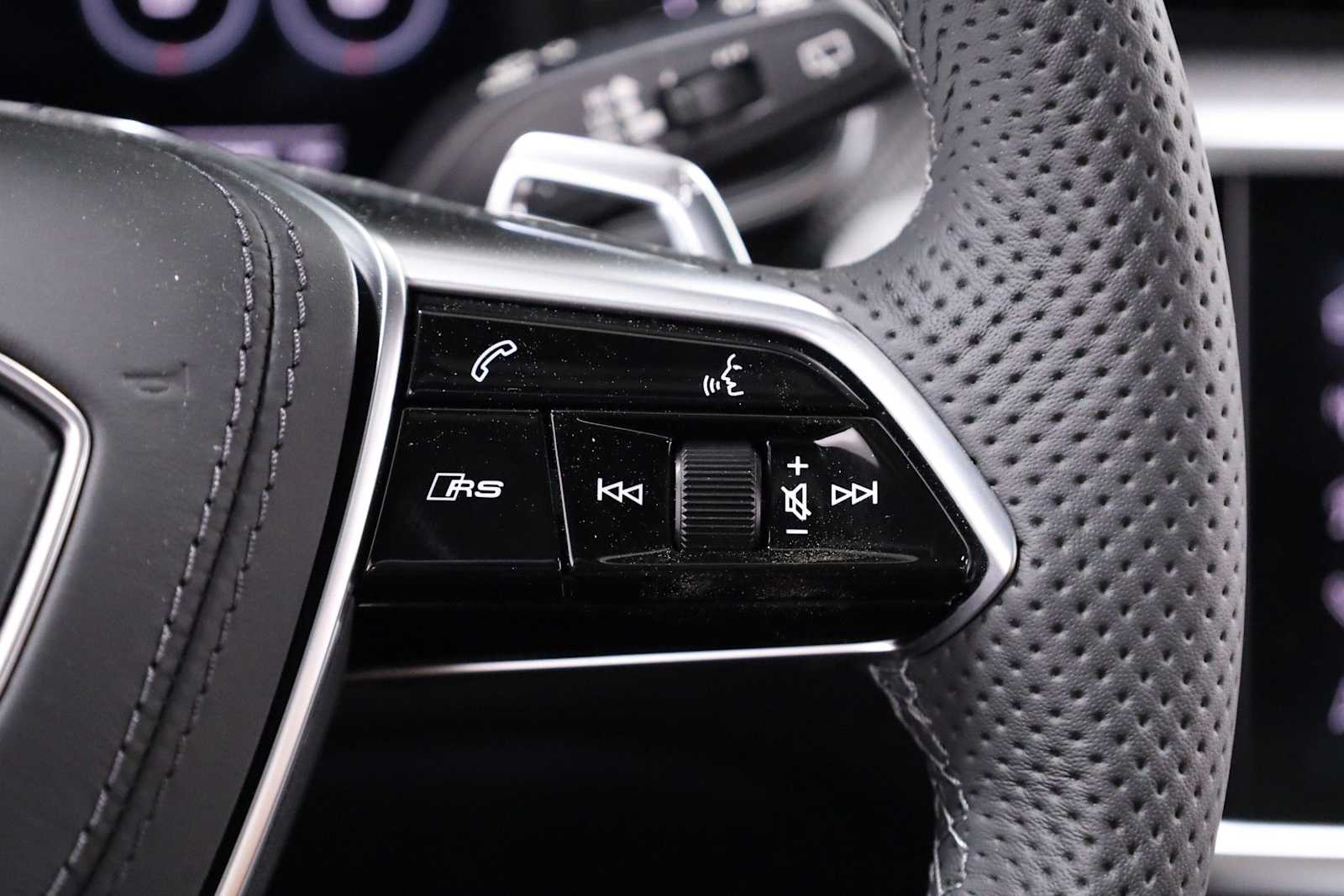 Thumbnail: 2026 Audi RS 6 - 26