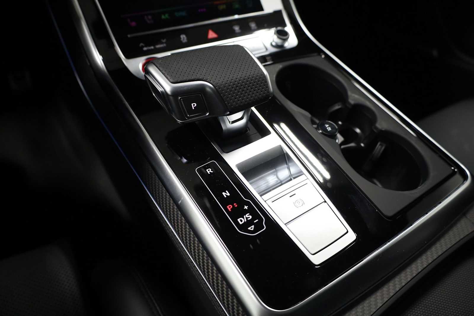 Thumbnail: 2026 Audi RS Q8 - 27