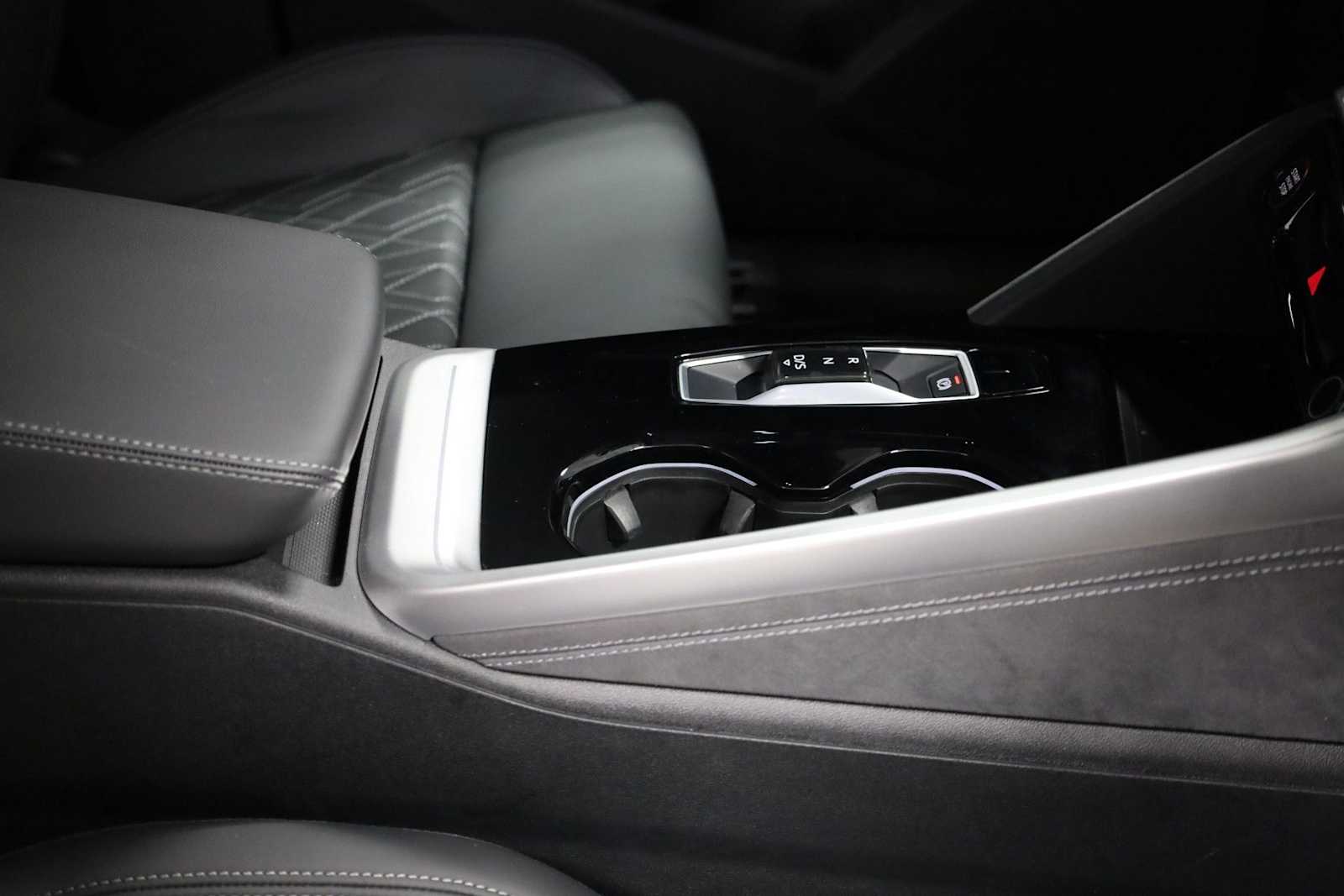 Thumbnail: 2025 Audi SQ5 - 20