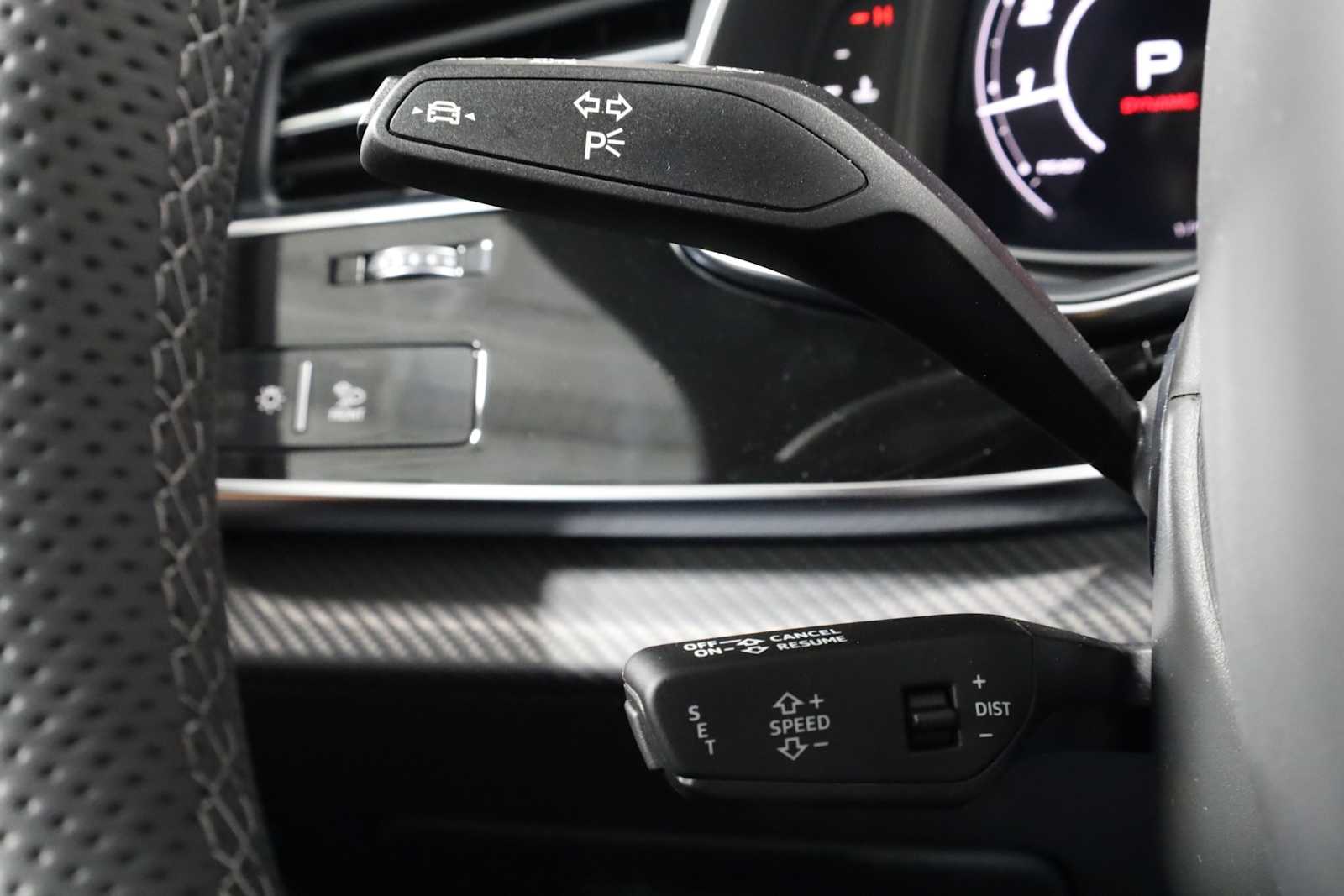 Thumbnail: 2025 Audi RS Q8 - 24