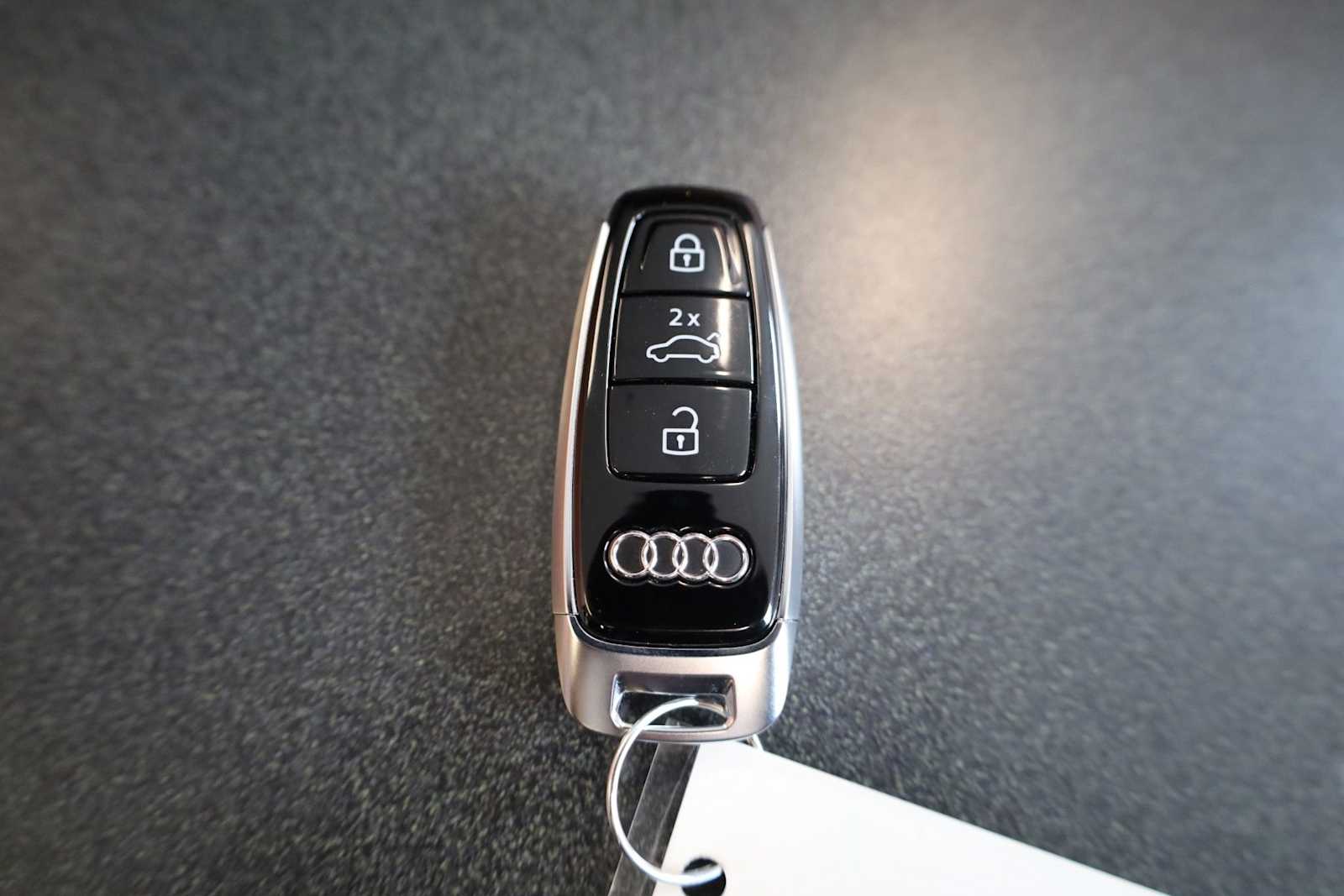 Thumbnail: 2026 Audi Q8 - 41