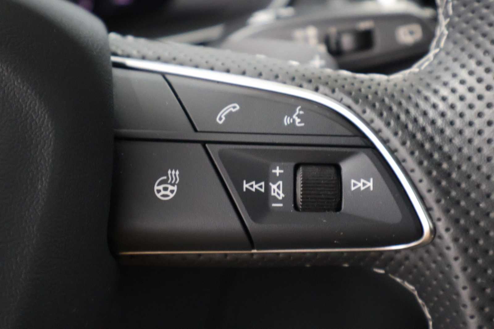 Thumbnail: 2023 Audi SQ5 - 25