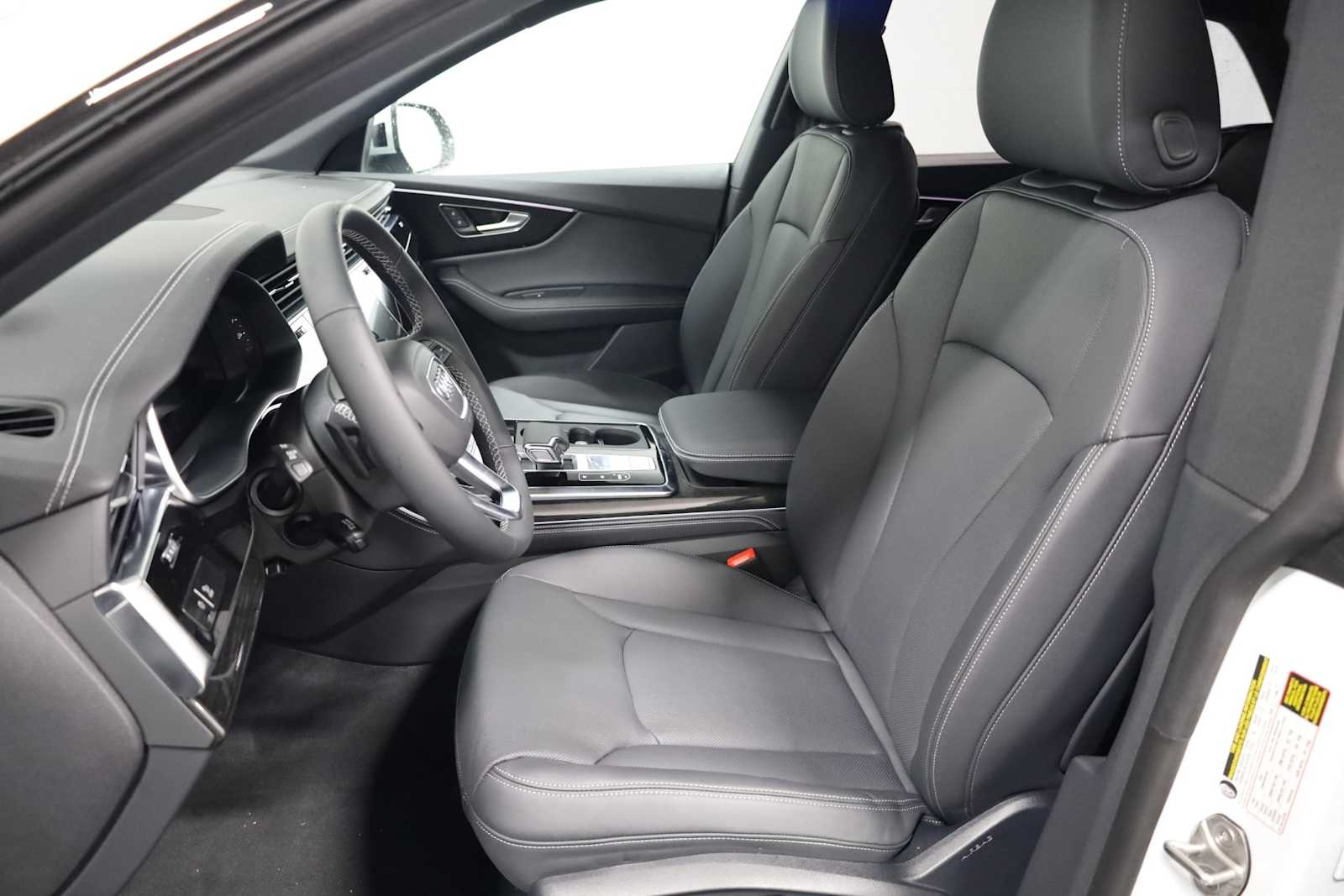 Thumbnail: 2026 Audi Q8 - 5