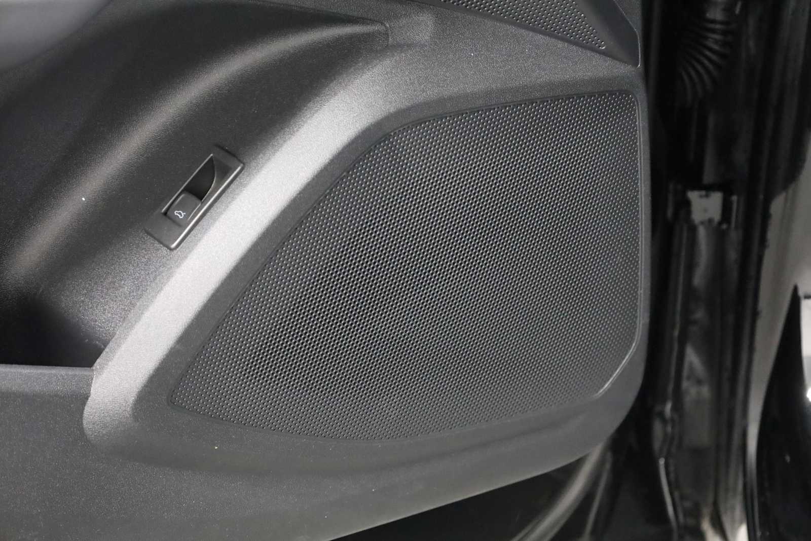 Thumbnail: 2025 Audi Q5 - 17