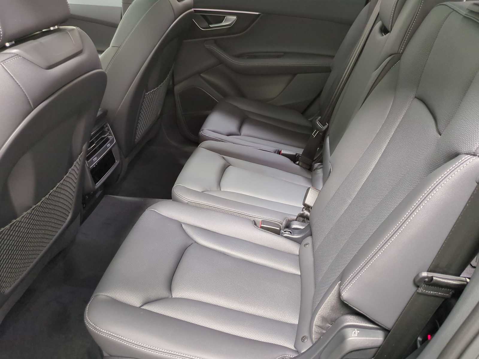 Thumbnail: 2026 Audi Q7 - 33