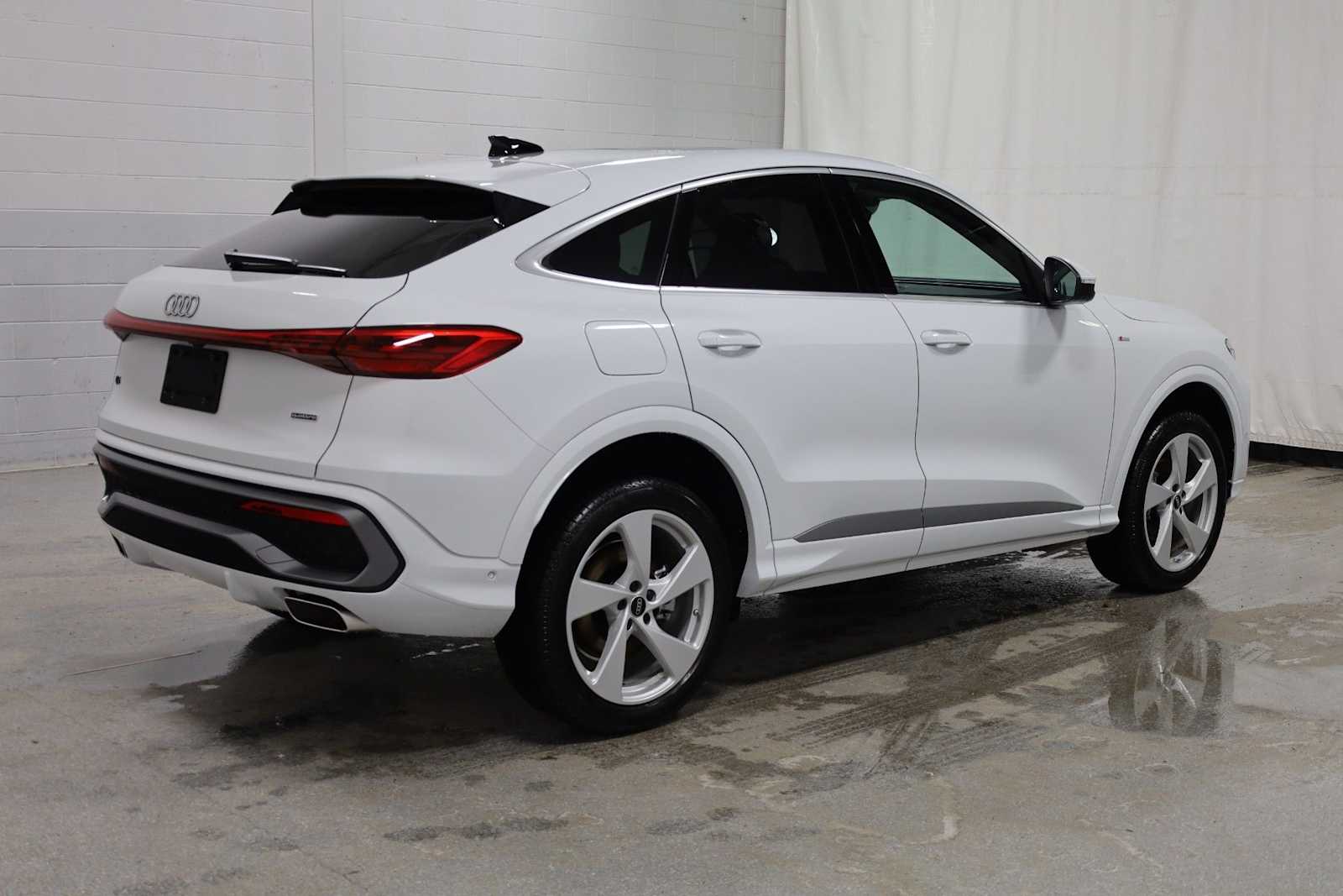 Thumbnail: 2025 Audi Q5 - 9