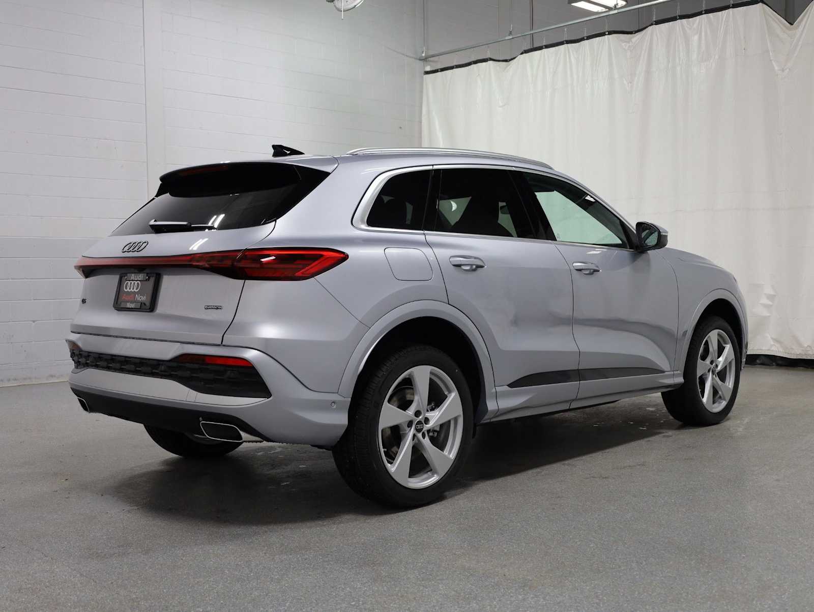 Thumbnail: 2026 Audi Q5 - 9