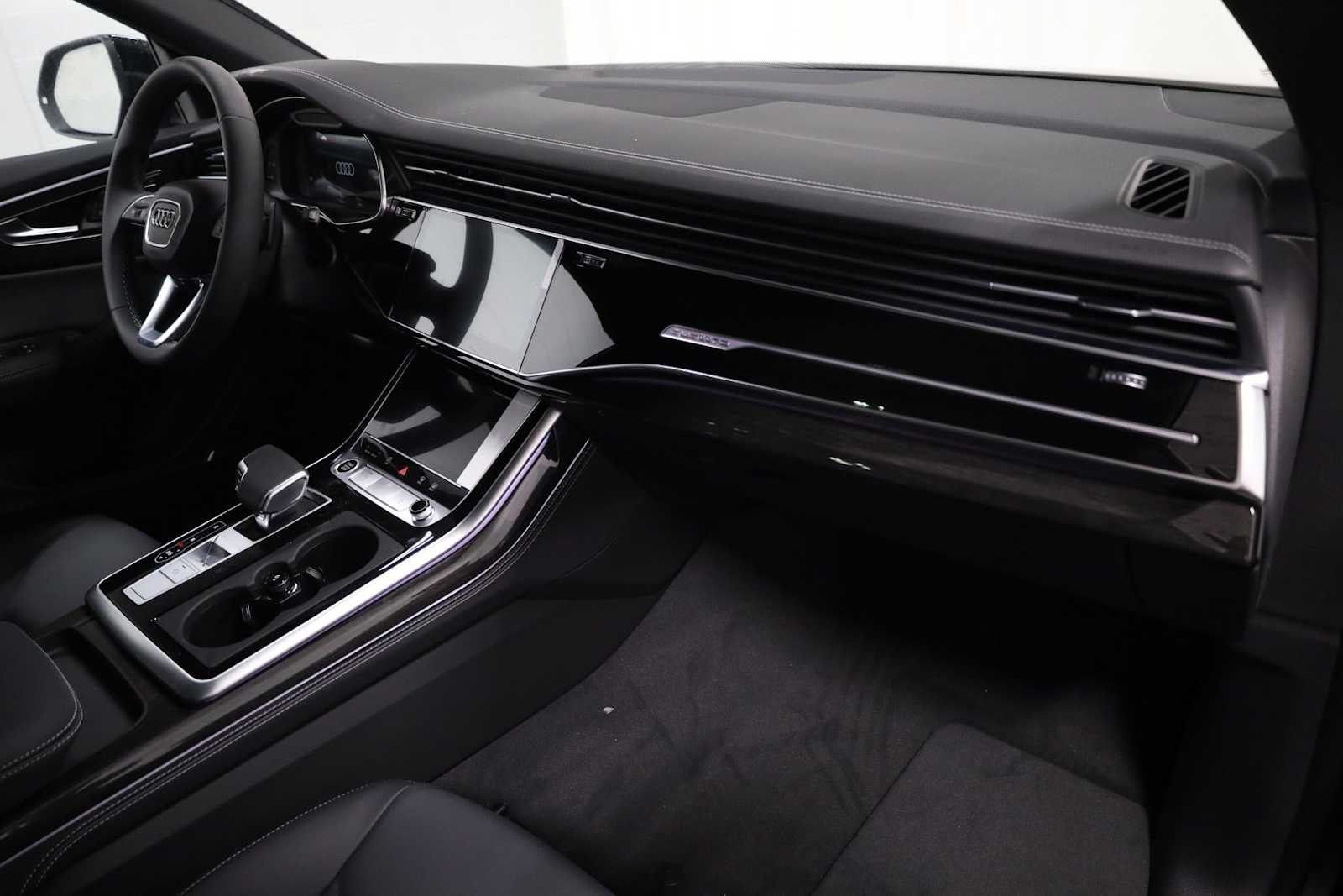 Thumbnail: 2026 Audi Q8 - 6