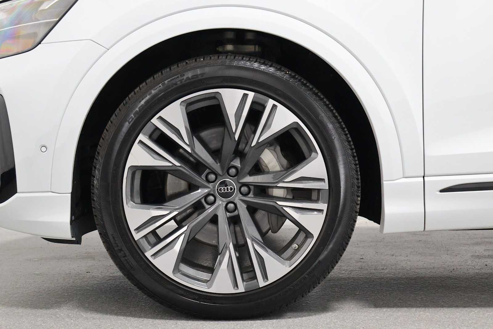 Thumbnail: 2025 Audi Q8 - 38