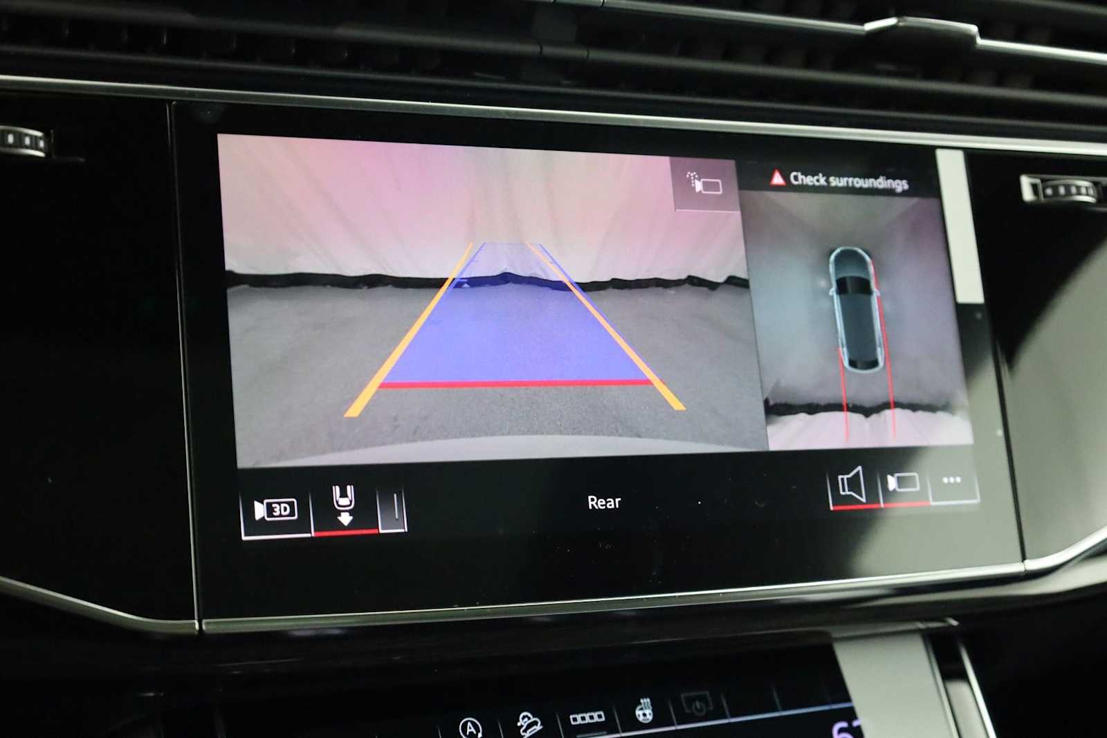 Thumbnail: 2026 Audi Q8 - 32