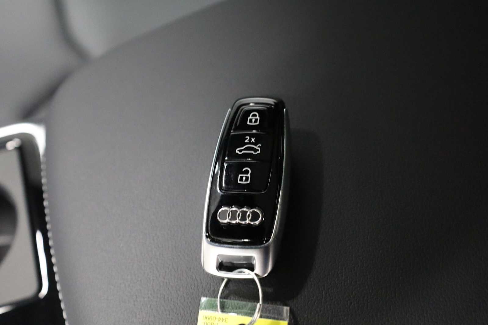 Thumbnail: 2026 Audi Q8 - 41