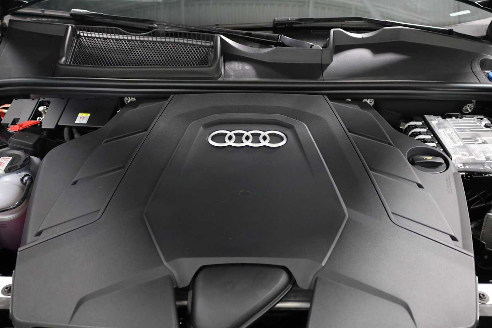 Thumbnail: 2025 Audi Q8 - 34
