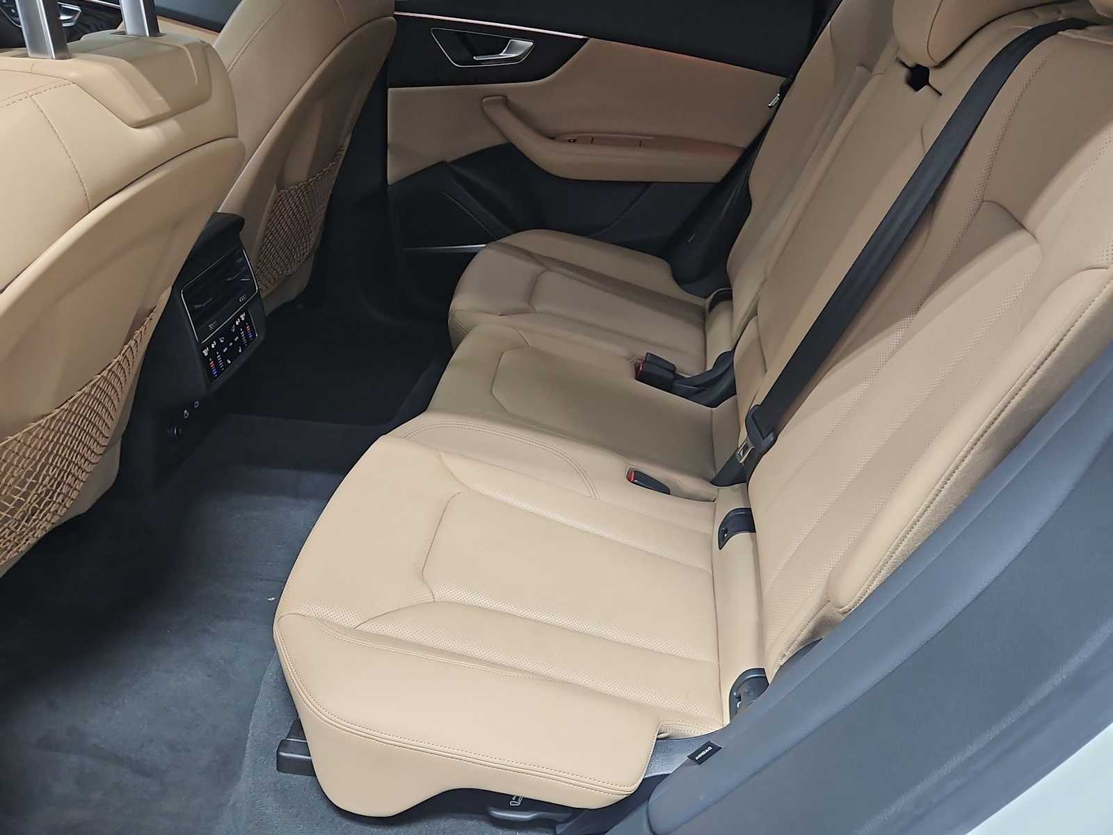 Thumbnail: 2023 Audi Q8 - 33