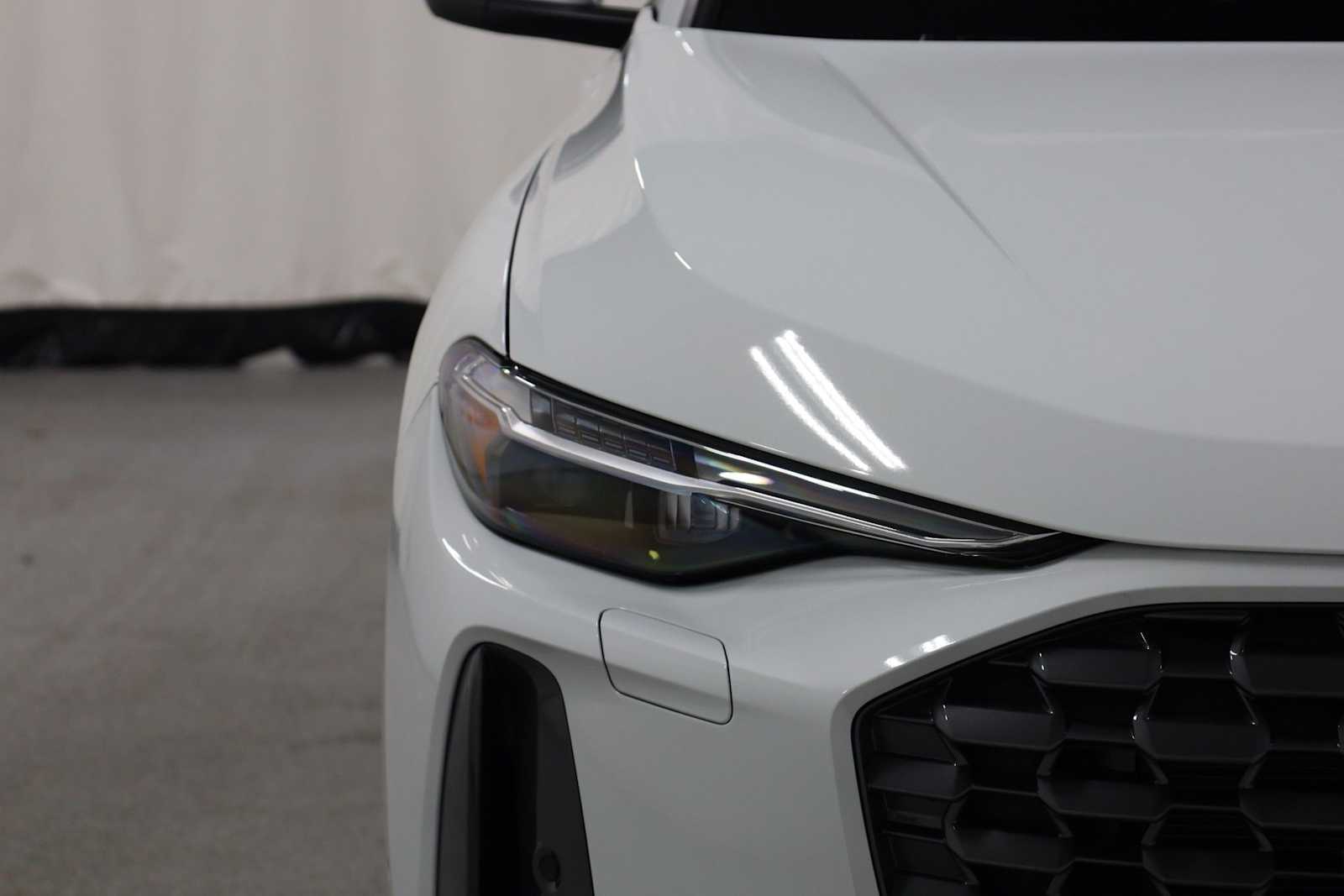 Thumbnail: 2025 Audi Q5 - 15