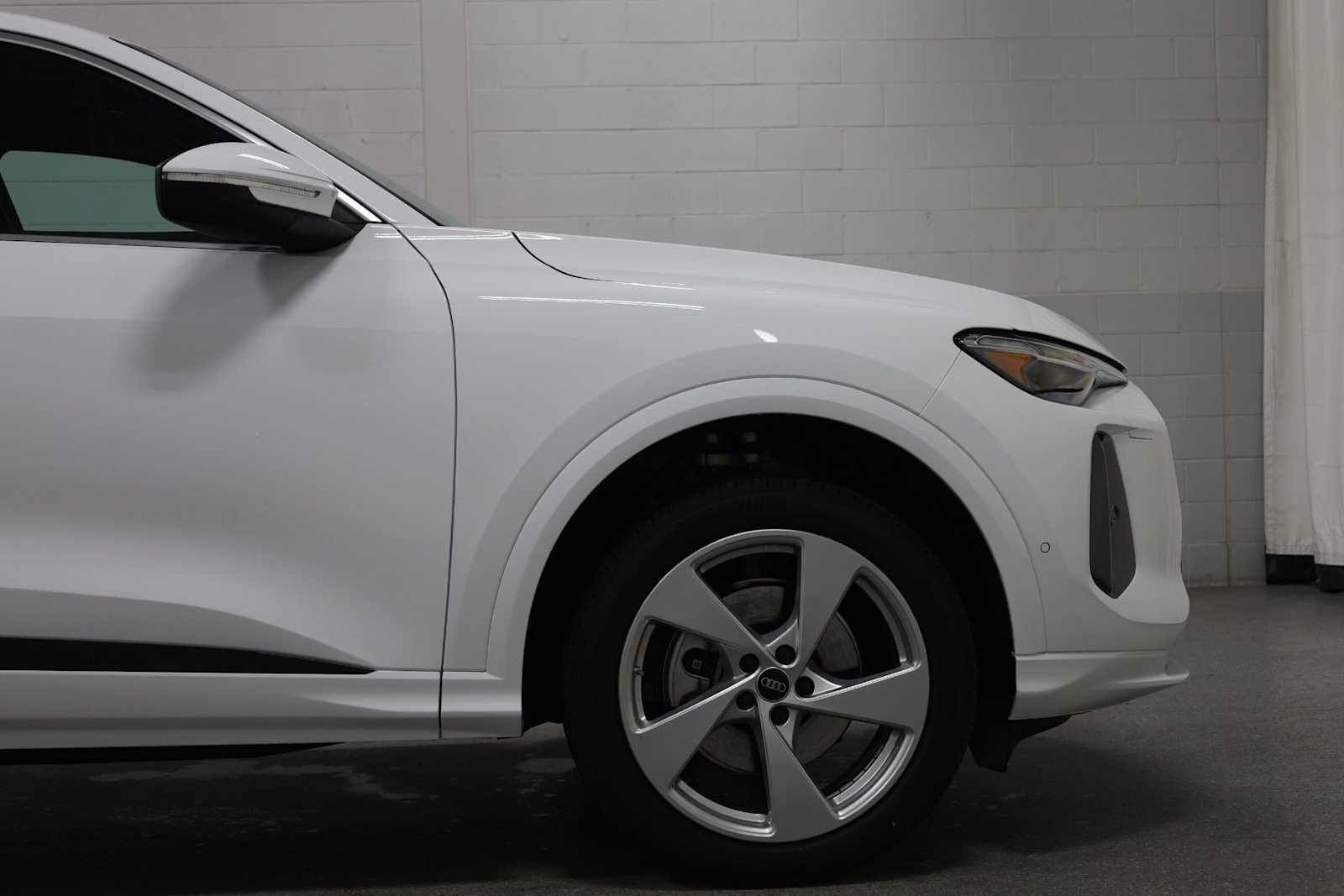 Thumbnail: 2025 Audi Q5 - 11