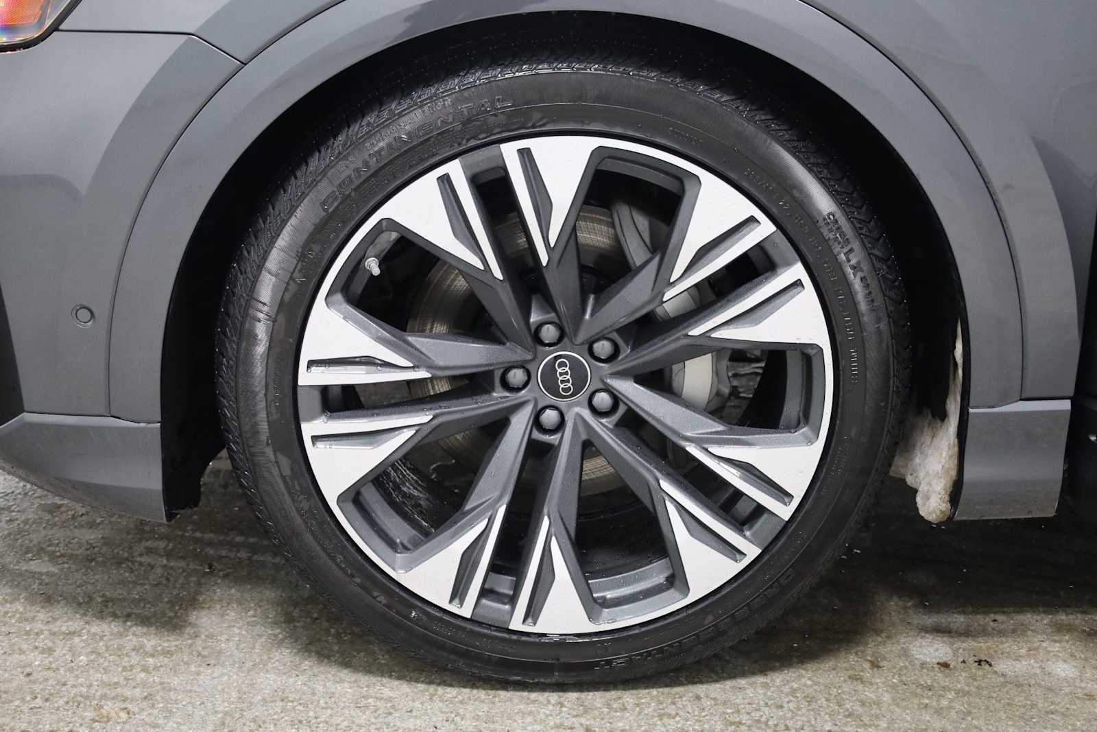 Thumbnail: 2026 Audi Q8 - 37