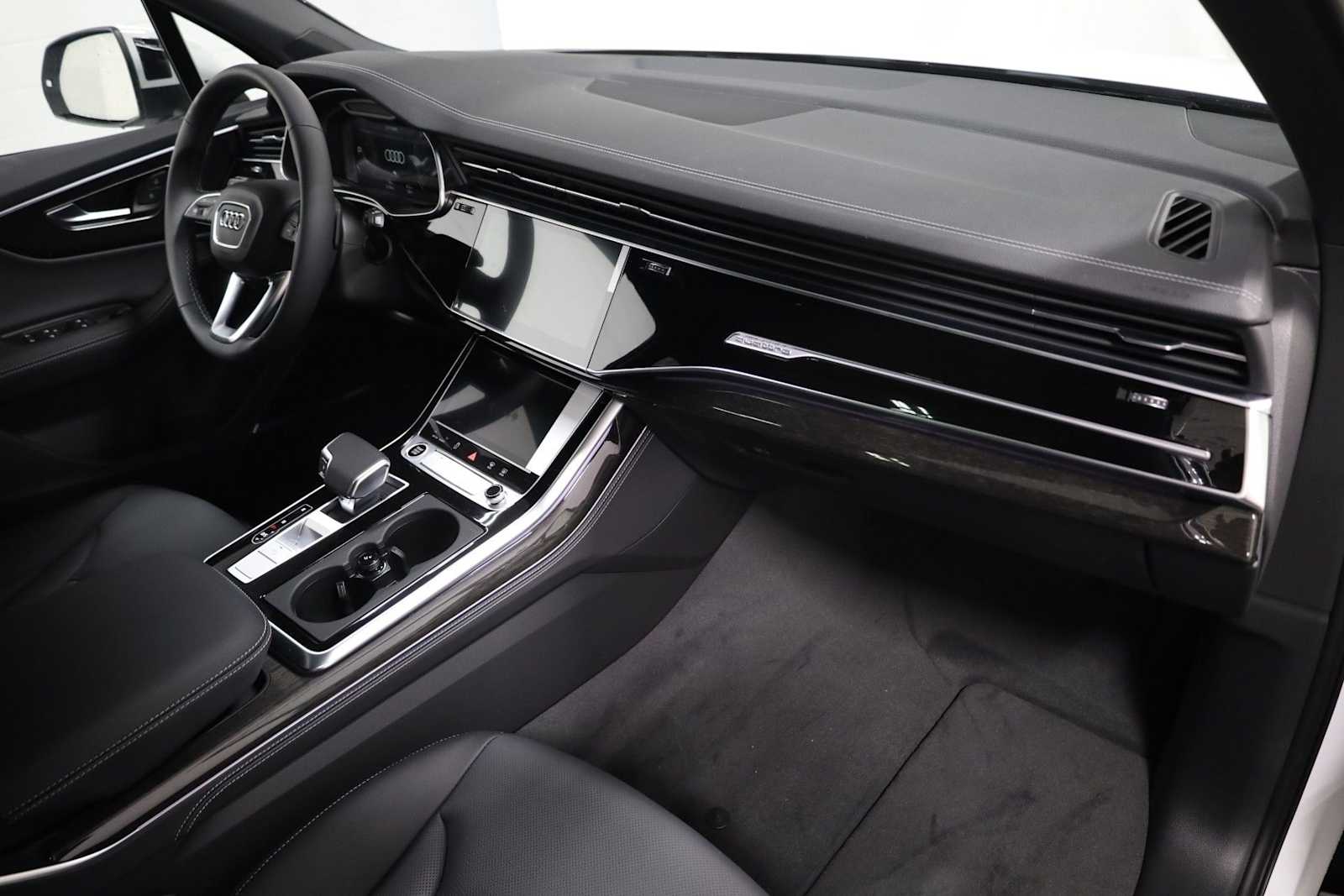 Thumbnail: 2026 Audi Q7 - 6