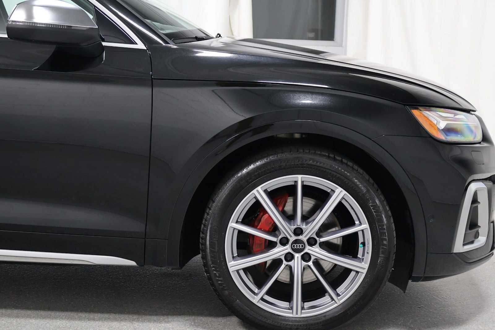 Thumbnail: 2023 Audi SQ5 - 11