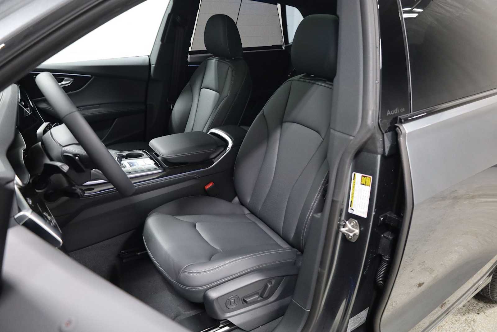 Thumbnail: 2026 Audi Q8 - 5