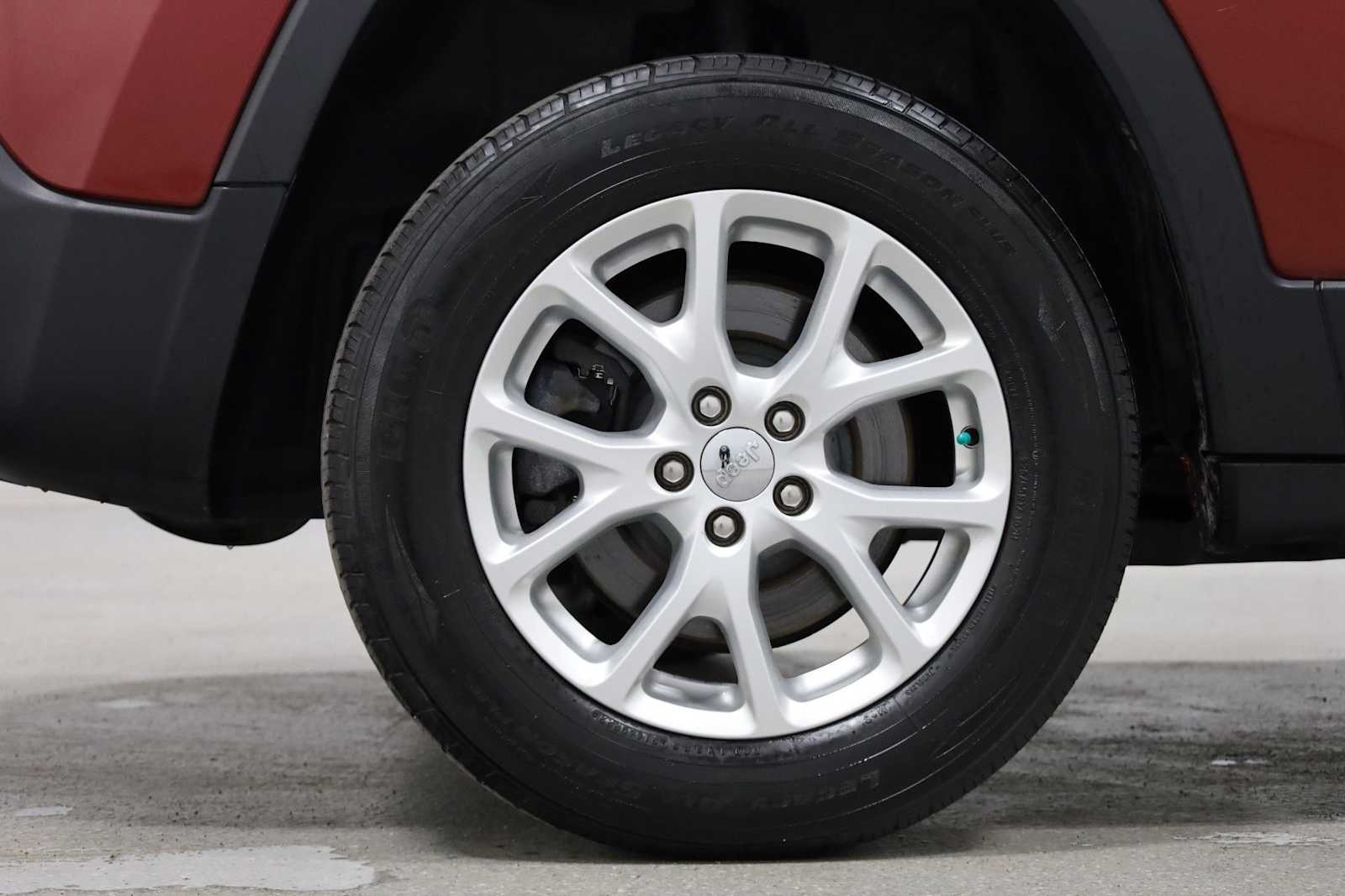 Thumbnail: 2014 Jeep Cherokee - 33