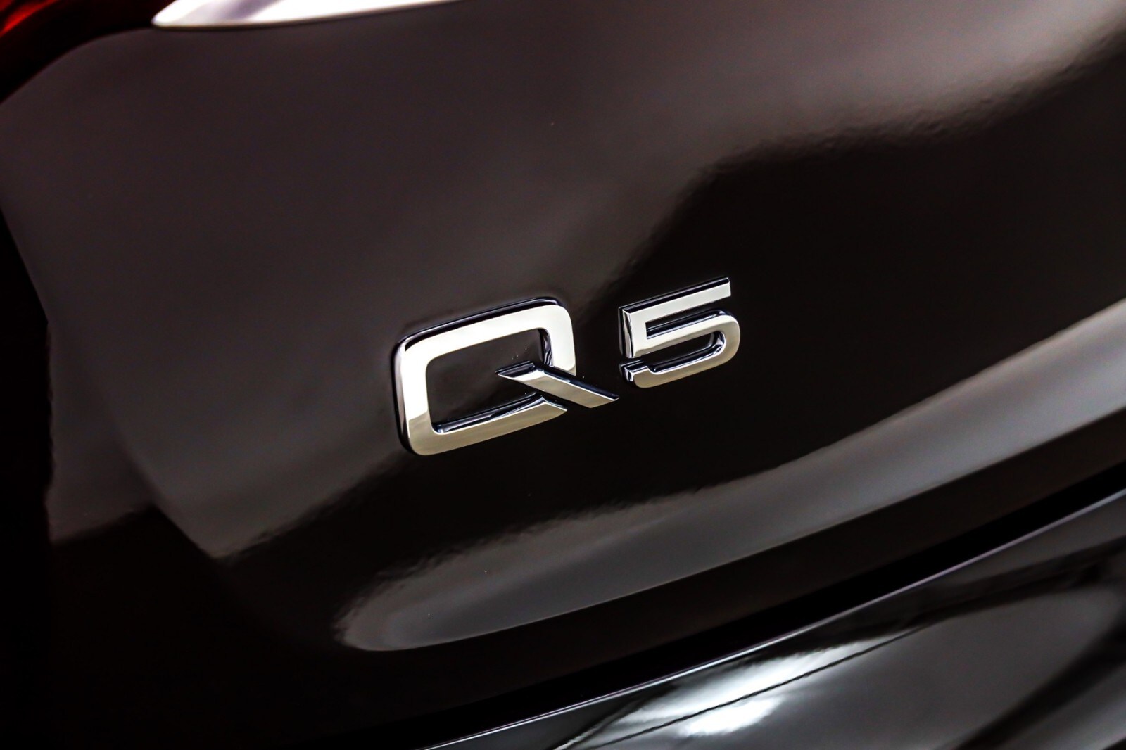 New 2024 Audi Q5 S line Premium 55 TFSI e quattro SUV in 1275 Bristol St.  Costa Mesa #R2008701