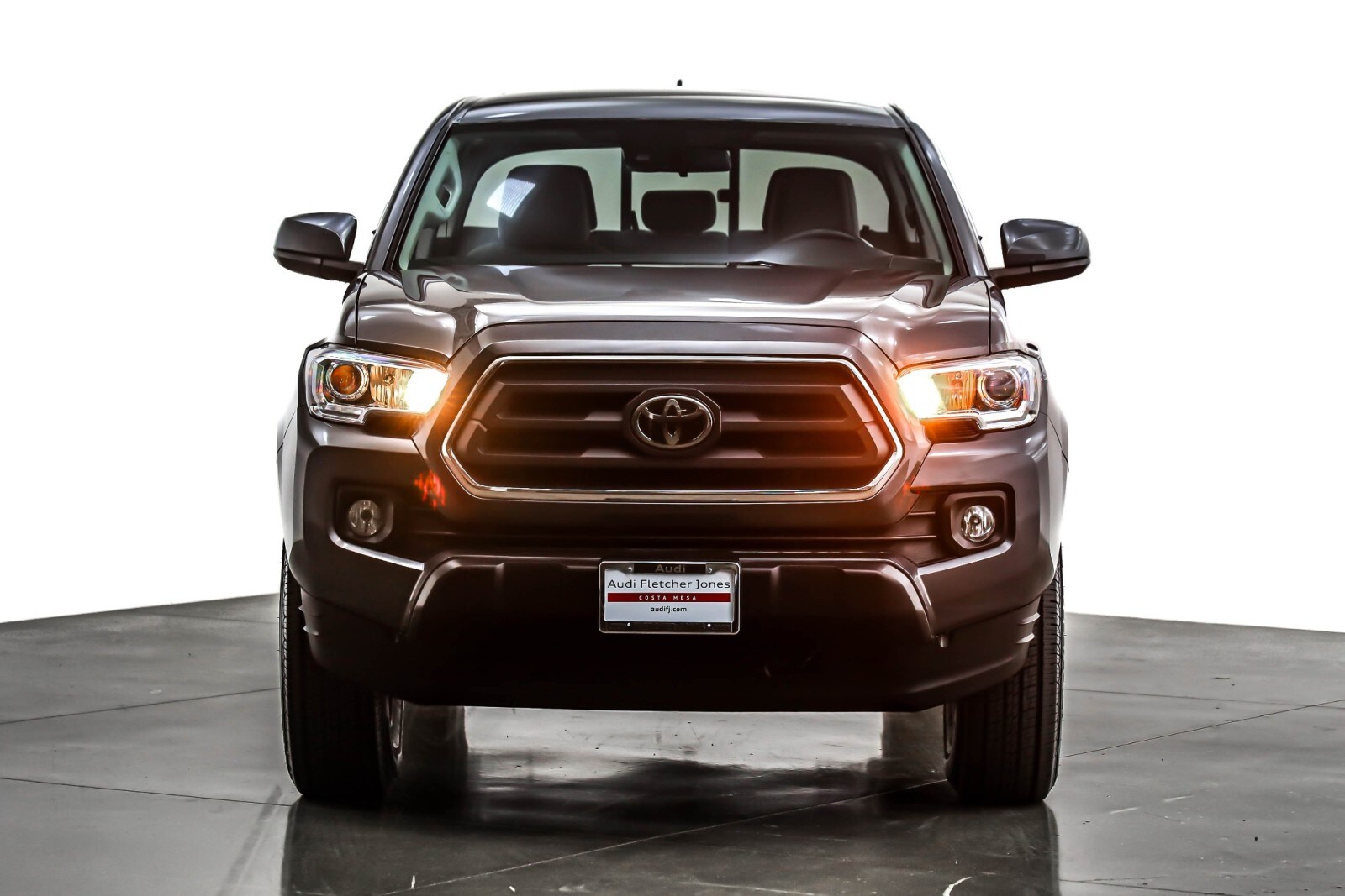 2021 Toyota Tacoma SR5 photo 2