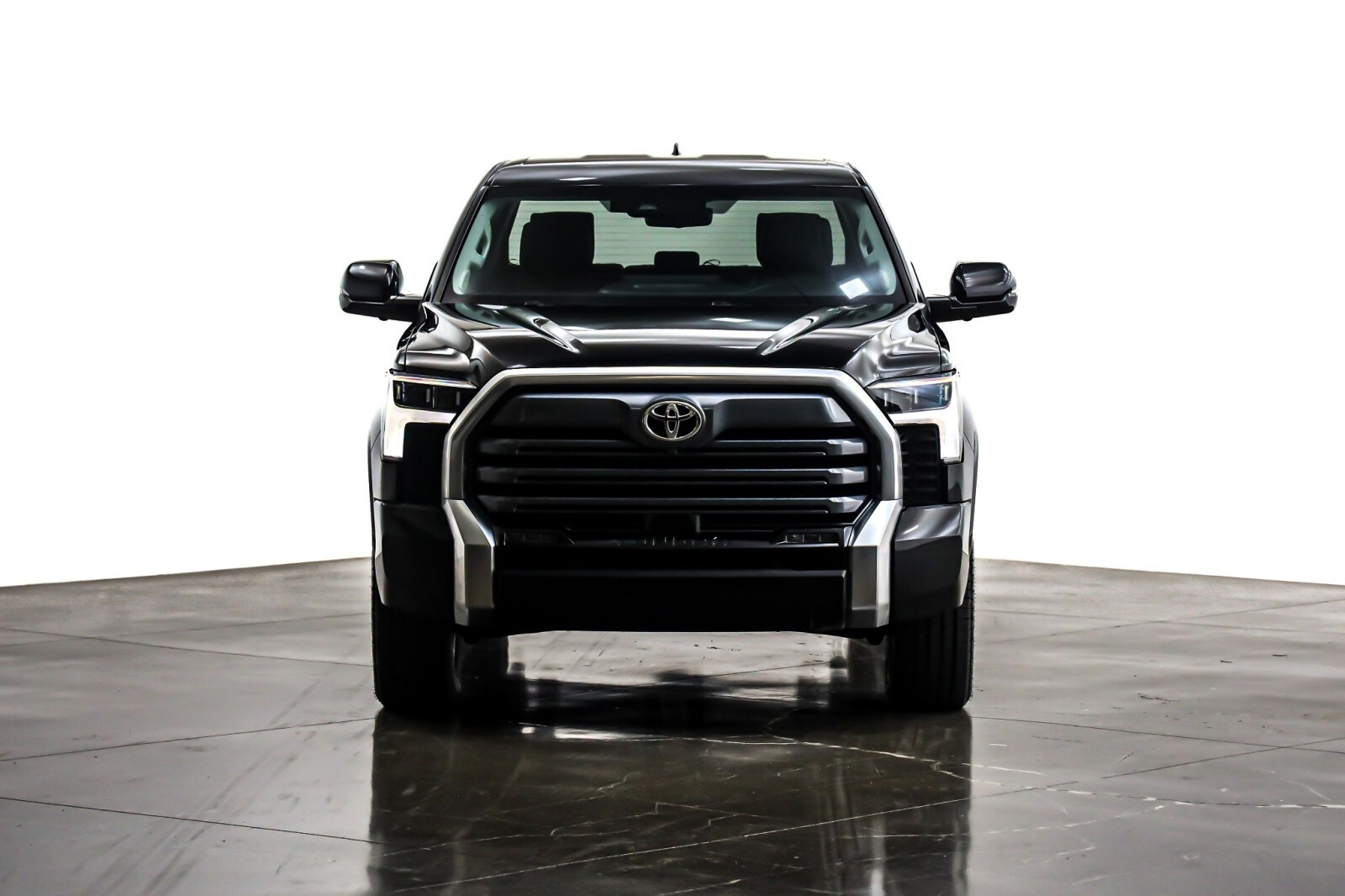 2023 Toyota Tundra Limited CrewMax photo 2