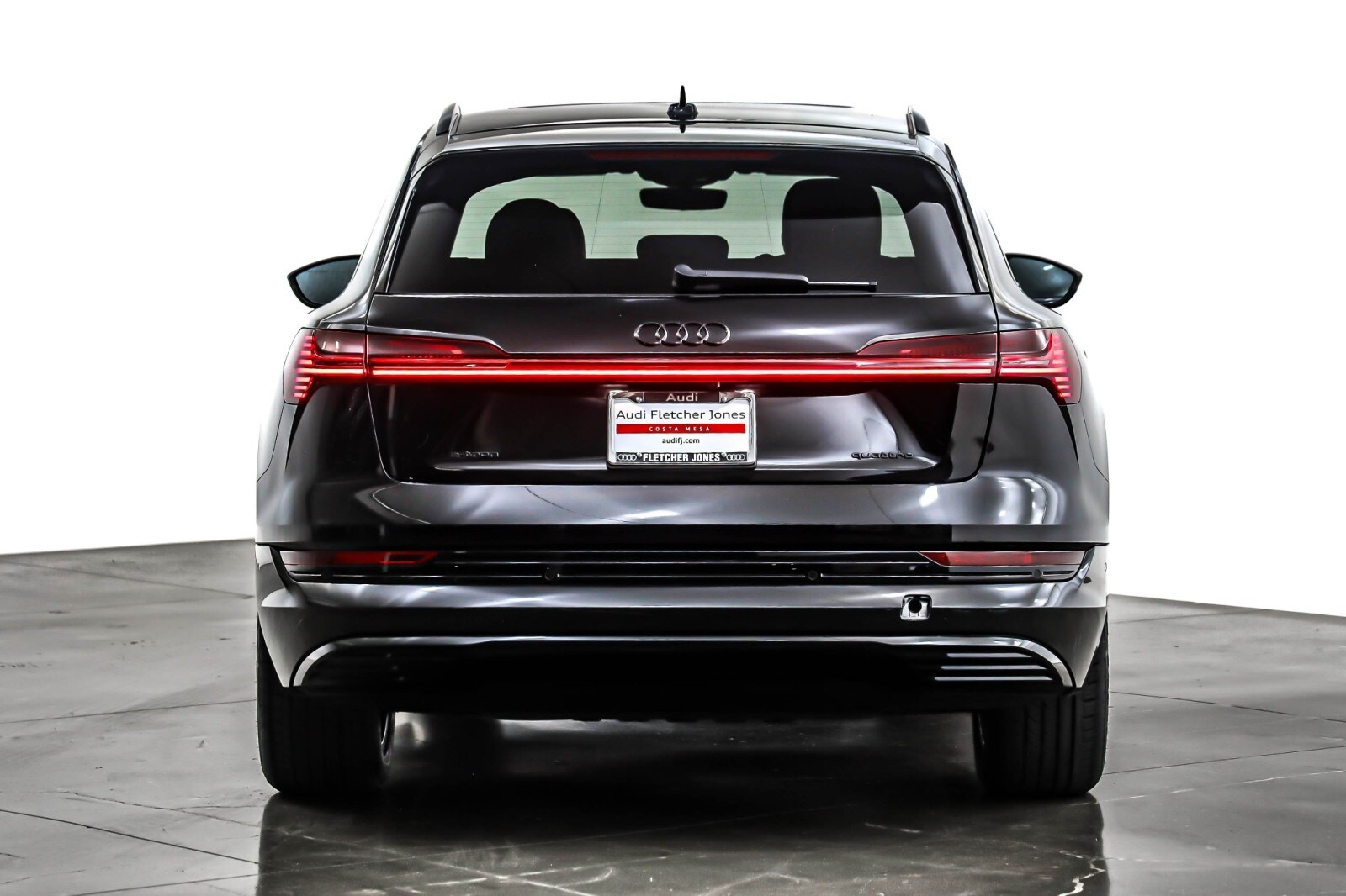 2023 Audi e-tron Premium photo 2