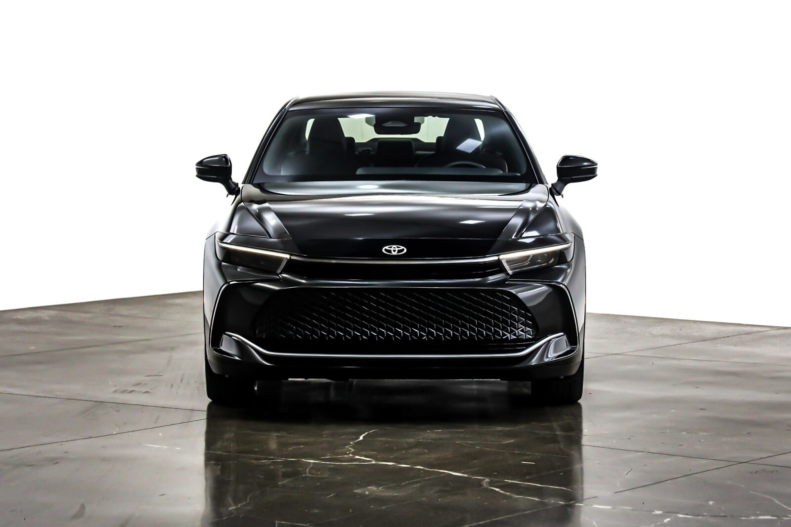 2023 Toyota Crown XLE photo 2