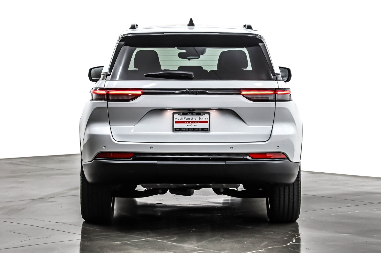 2023 Jeep Grand Cherokee Altitude photo 3