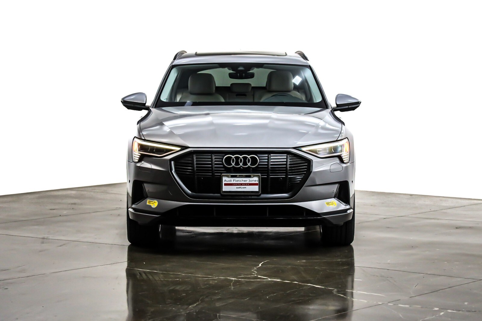 2022 Audi e-tron Premium photo 2