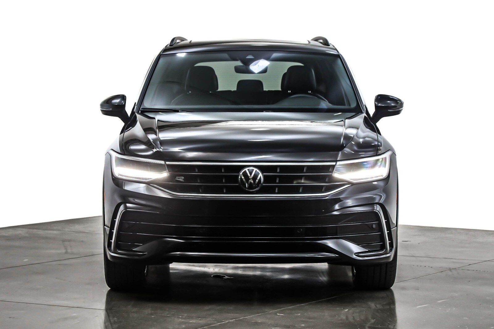 2024 Volkswagen Tiguan SE R-Line Black photo 2