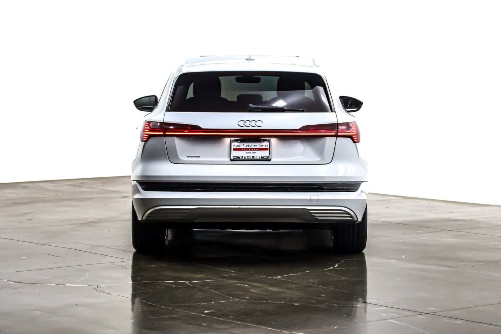 2019 Audi e-tron Premium Plus photo 3