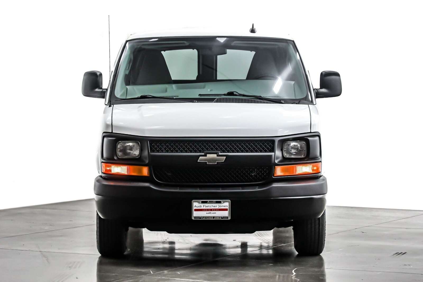2016 Chevrolet Express Passenger 2500 LS photo 2