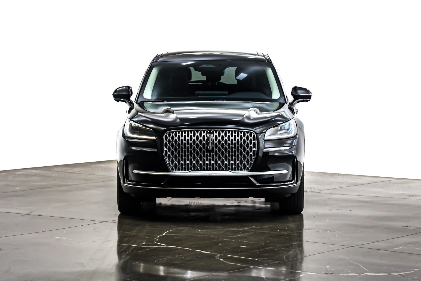 2023 Lincoln Corsair Standard photo 2