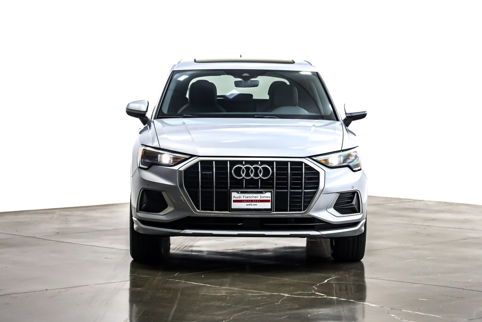 2022 Audi Q3 40 TFSI Premium photo 2