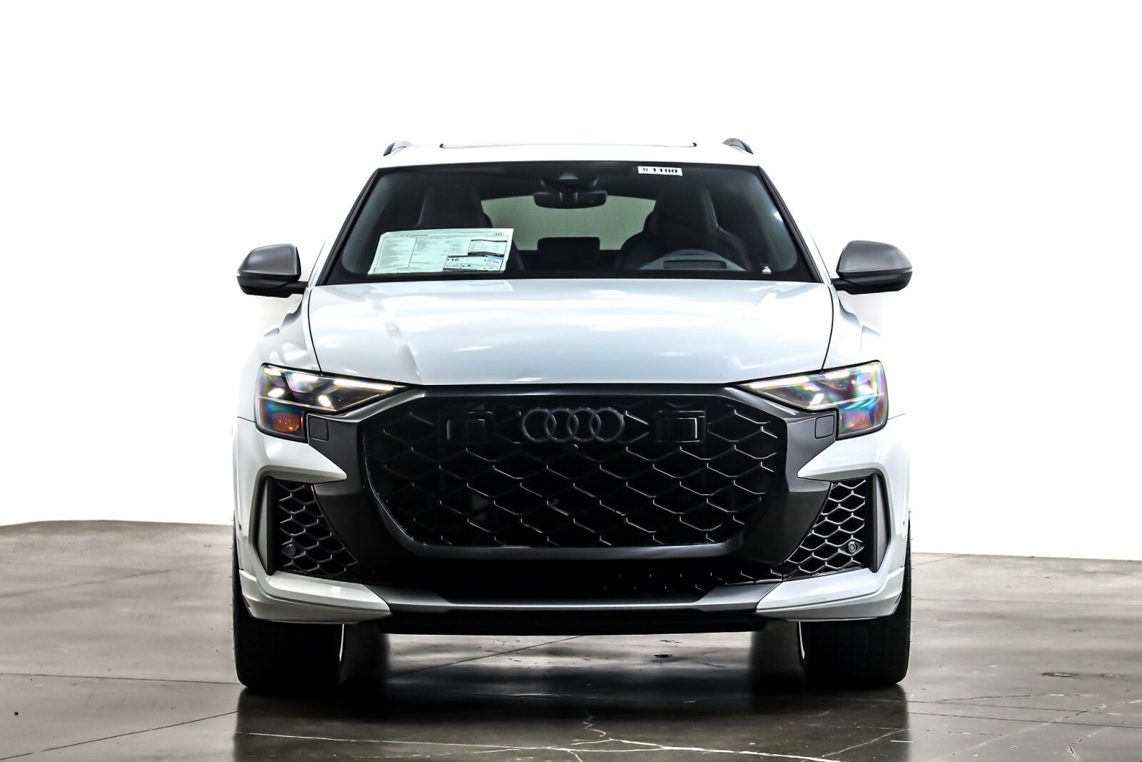 2025 Audi RS Q8 photo 2