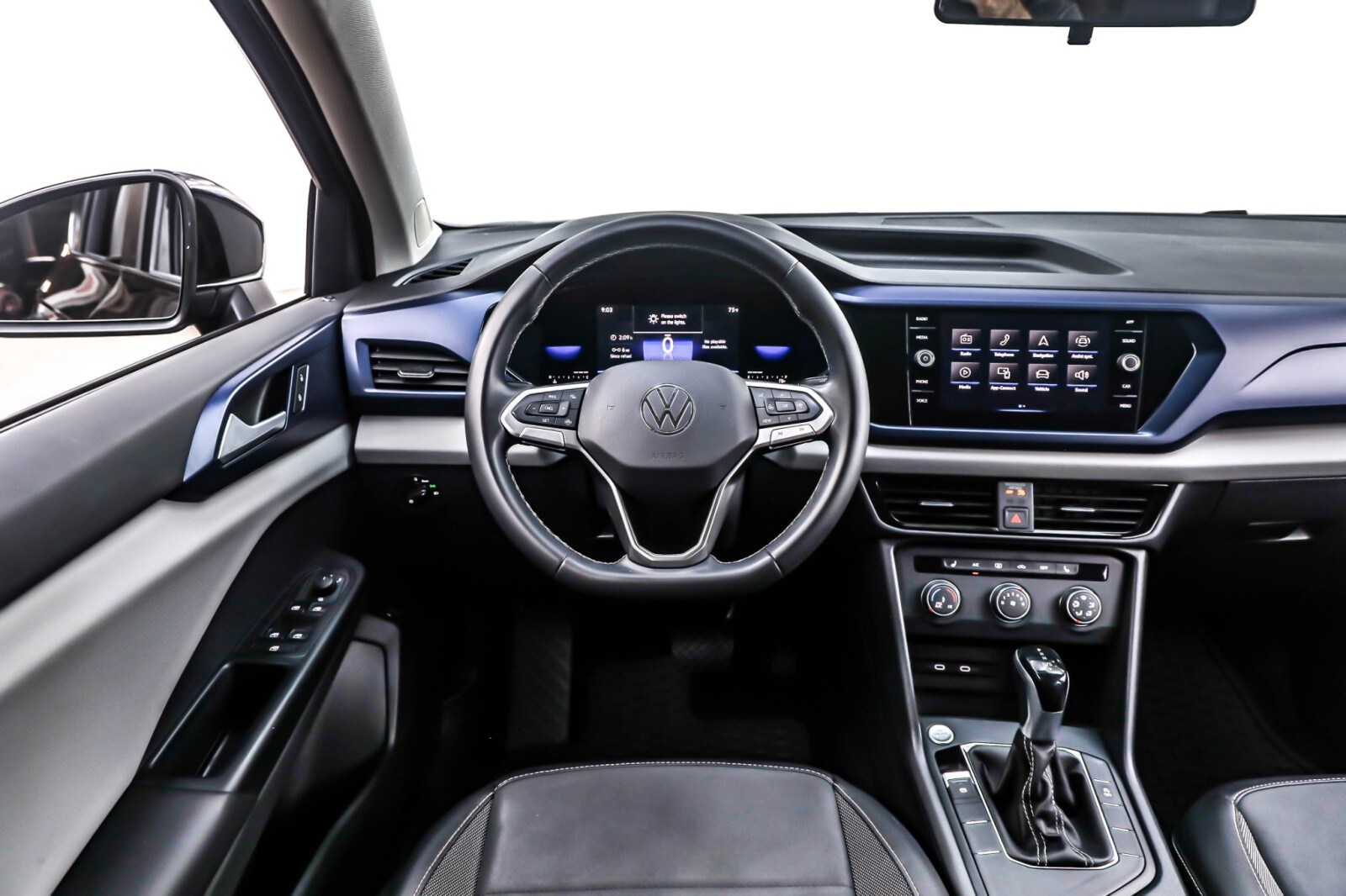 2022 Volkswagen Taos SE photo 4